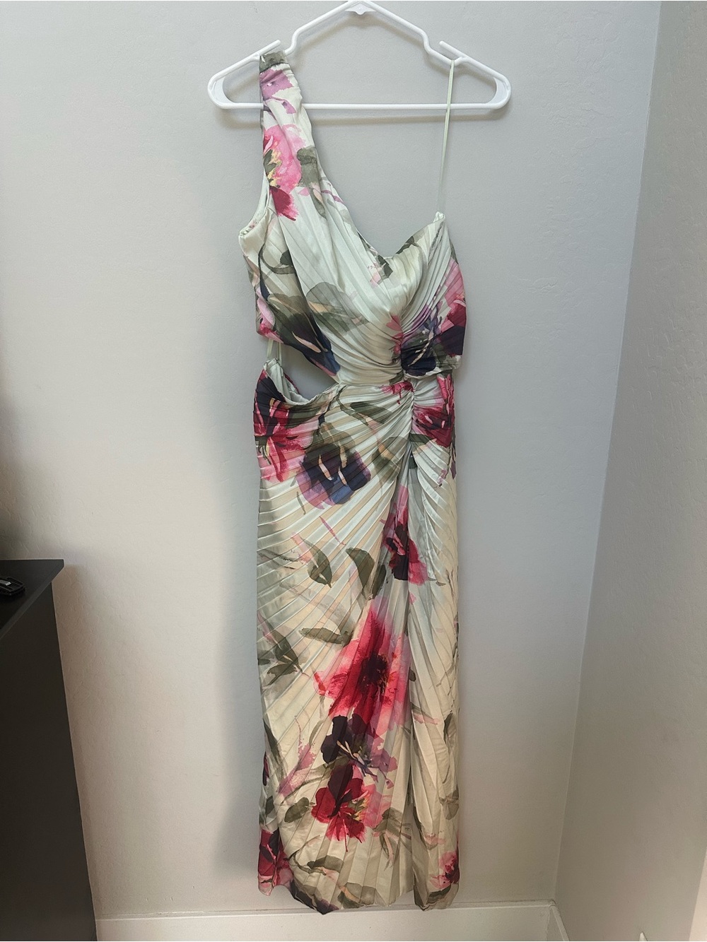 Abercrombie & Fitch One Shoulder Floral Green Pleated Gisele Cutout Maxi Dress - Picture 2 of 14